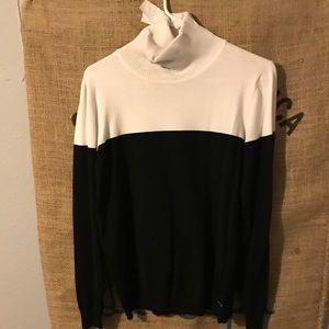 CALVIN KLEIN LARGE WOMENS BLACK & WHITE TURTLENECK